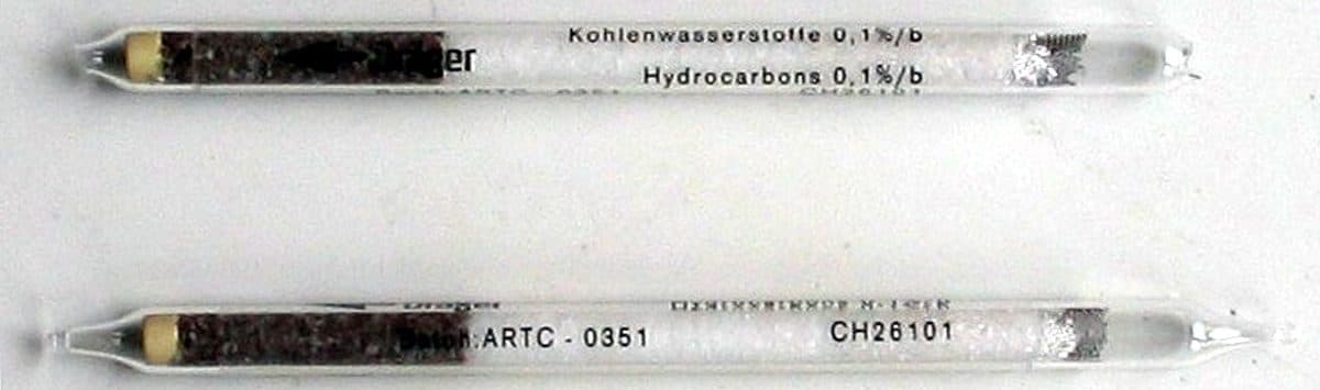 Dos tubos Dräger Hydrocarbons 0,1%/b sin usar, con las puntas de vidrio selladas